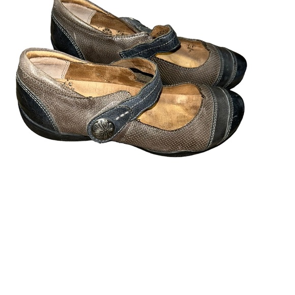 TAOS Bravo US 6.5 gray Leather Low Heel Mary Jane Comfort Shoes - Picture 1 of 6